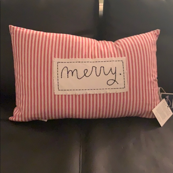 💥SALE! Rae Dunn ‘Merry’ Throw Pillow
